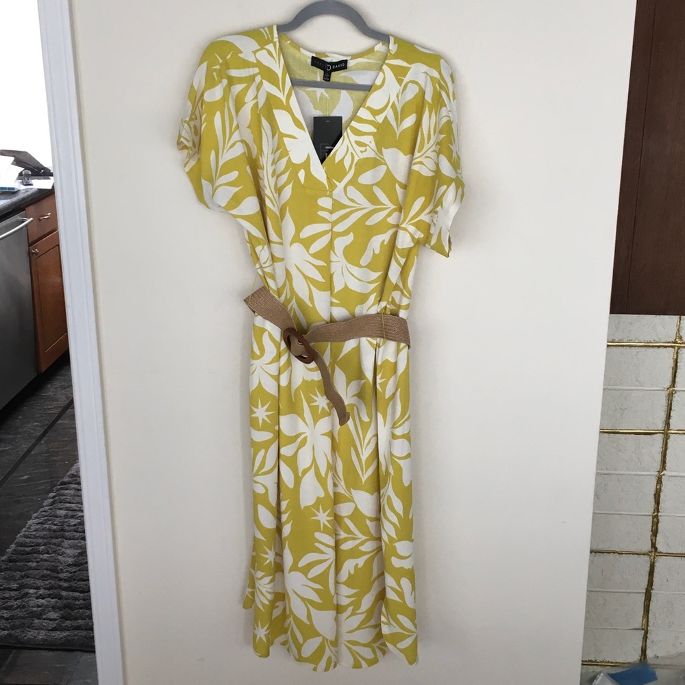 NEW Stylish Yellow & White Floral V-Neck Midi Dress with Belt